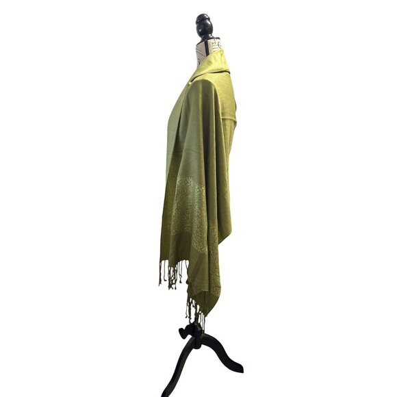 Elegant Green Jacquard Woven Scarf Wrap With Fringe Lightweight & Soft - Picture 4 of 8